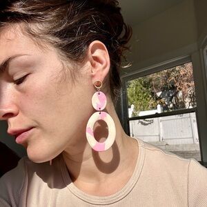 ‘Let’s groove tonight’ earrings